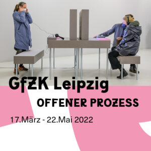 Ausschnitt aus der Ausstellung. Drei Personen betrachten zwei Ausstellungswerke. Schriftzug GfZK Leipzig. Offener Prozess. 17. März bis 22. Mai 2022